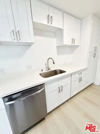 $4,350 | 468 South Roxbury Drive, Unit 404, Beverly Hills, CA 90212