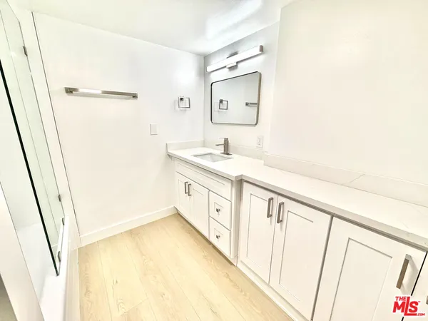 $4,350 | 468 South Roxbury Drive, Unit 404, Beverly Hills, CA 90212