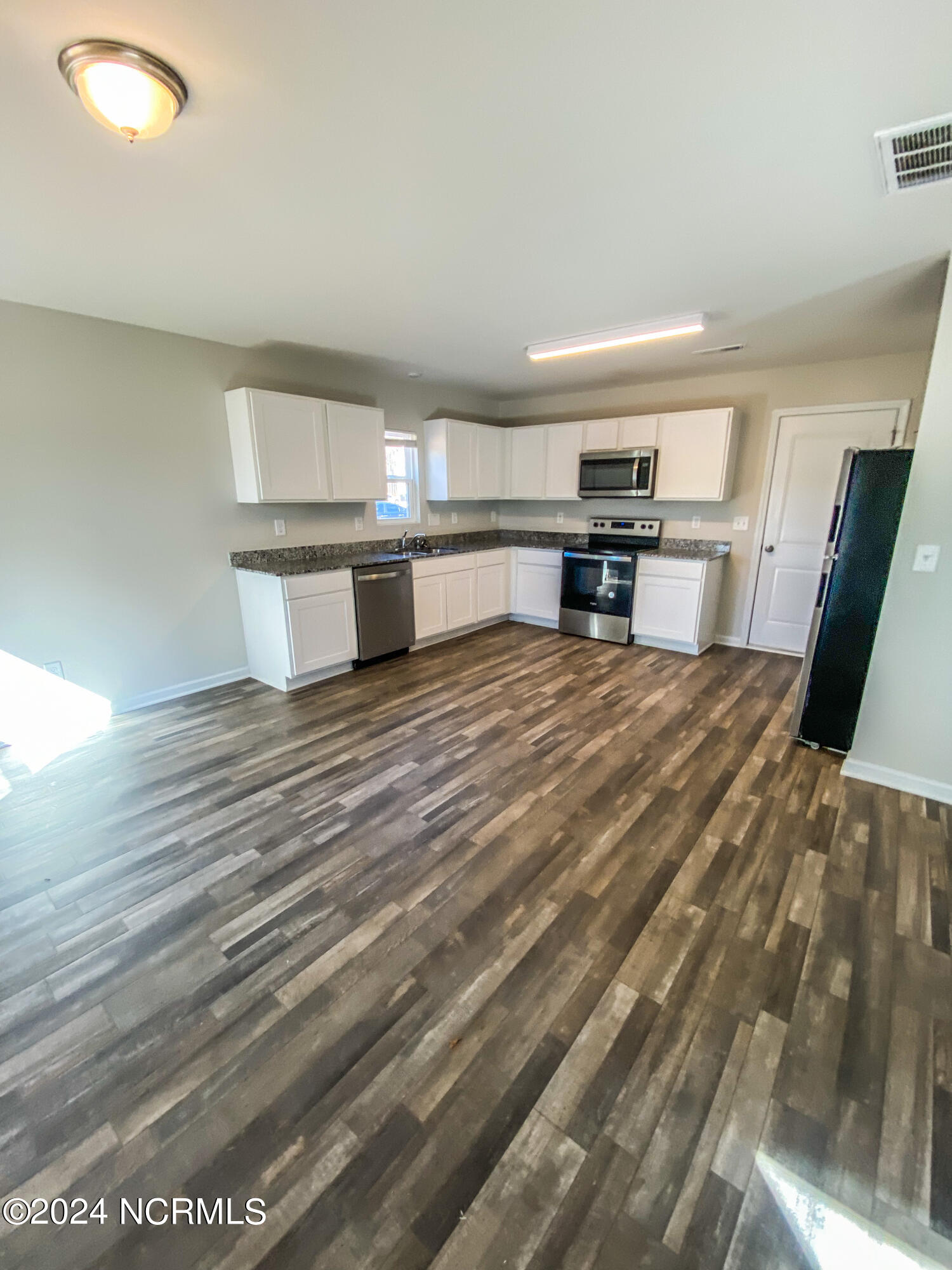 565 East Waycliff Road Henderson, NC 27537 - Photo 10 of 42 5206F562-98BD-4E2B-8F75-183C7A8133E0