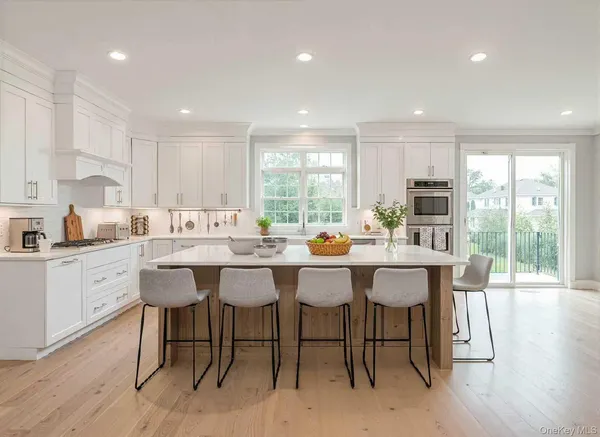 $1,698,000 | 2 Lee Place, Old Bethpage, NY 11804