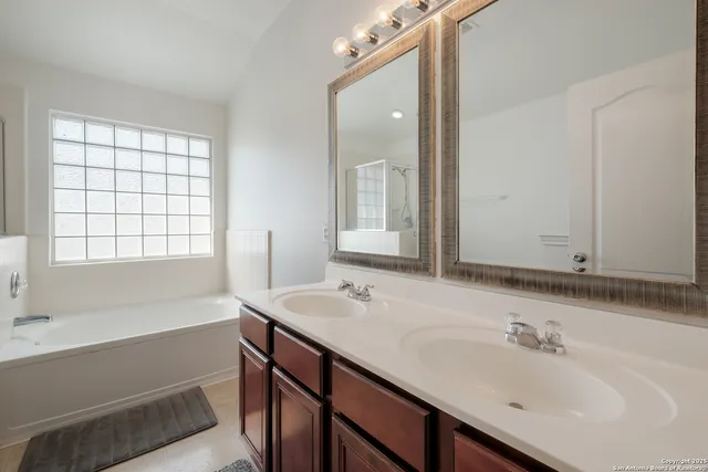 $2,300 | 25511 Echo Springs, San Antonio, TX 78260