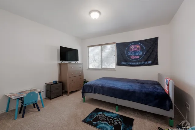 $2,300 | 25511 Echo Springs, San Antonio, TX 78260