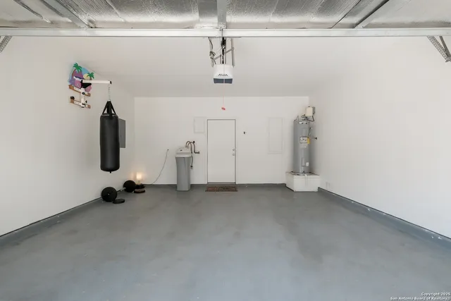 $2,300 | 25511 Echo Springs, San Antonio, TX 78260