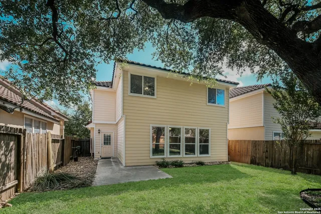 $2,300 | 25511 Echo Springs, San Antonio, TX 78260
