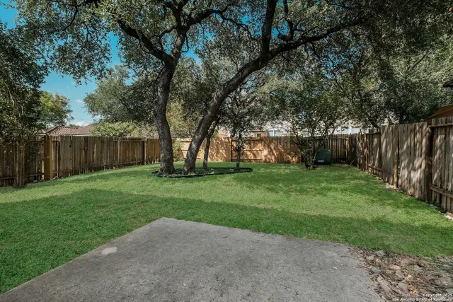 $2,300 | 25511 Echo Springs, San Antonio, TX 78260