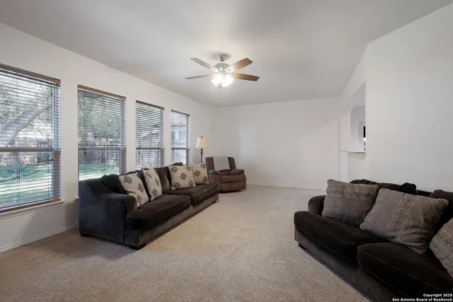 $2,300 | 25511 Echo Springs, San Antonio, TX 78260
