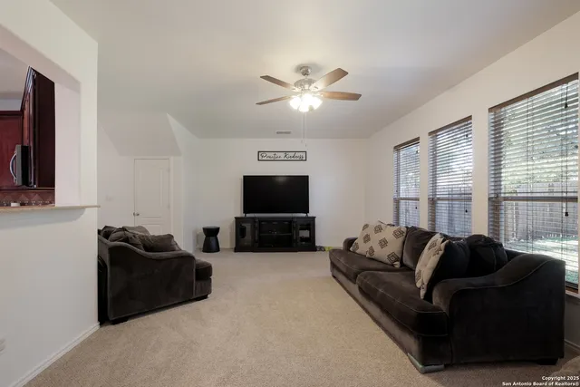 $2,300 | 25511 Echo Springs, San Antonio, TX 78260
