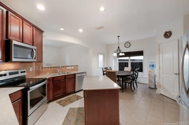 $2,300 | 25511 Echo Springs, San Antonio, TX 78260