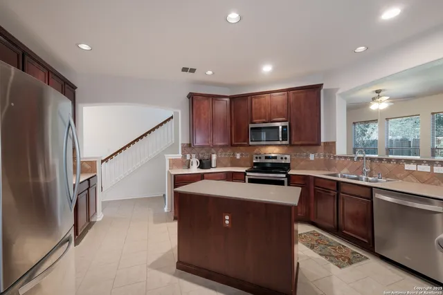 $2,300 | 25511 Echo Springs, San Antonio, TX 78260
