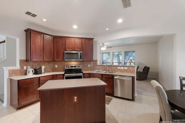 $2,300 | 25511 Echo Springs, San Antonio, TX 78260