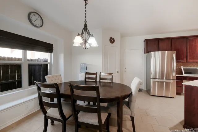 $2,300 | 25511 Echo Springs, San Antonio, TX 78260