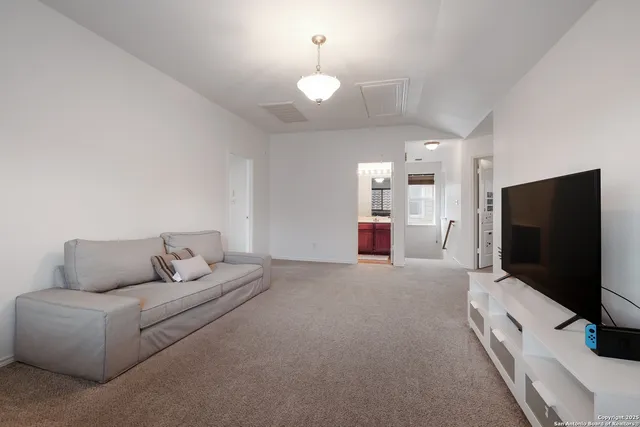 $2,300 | 25511 Echo Springs, San Antonio, TX 78260