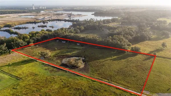 a view of a pool with a lake