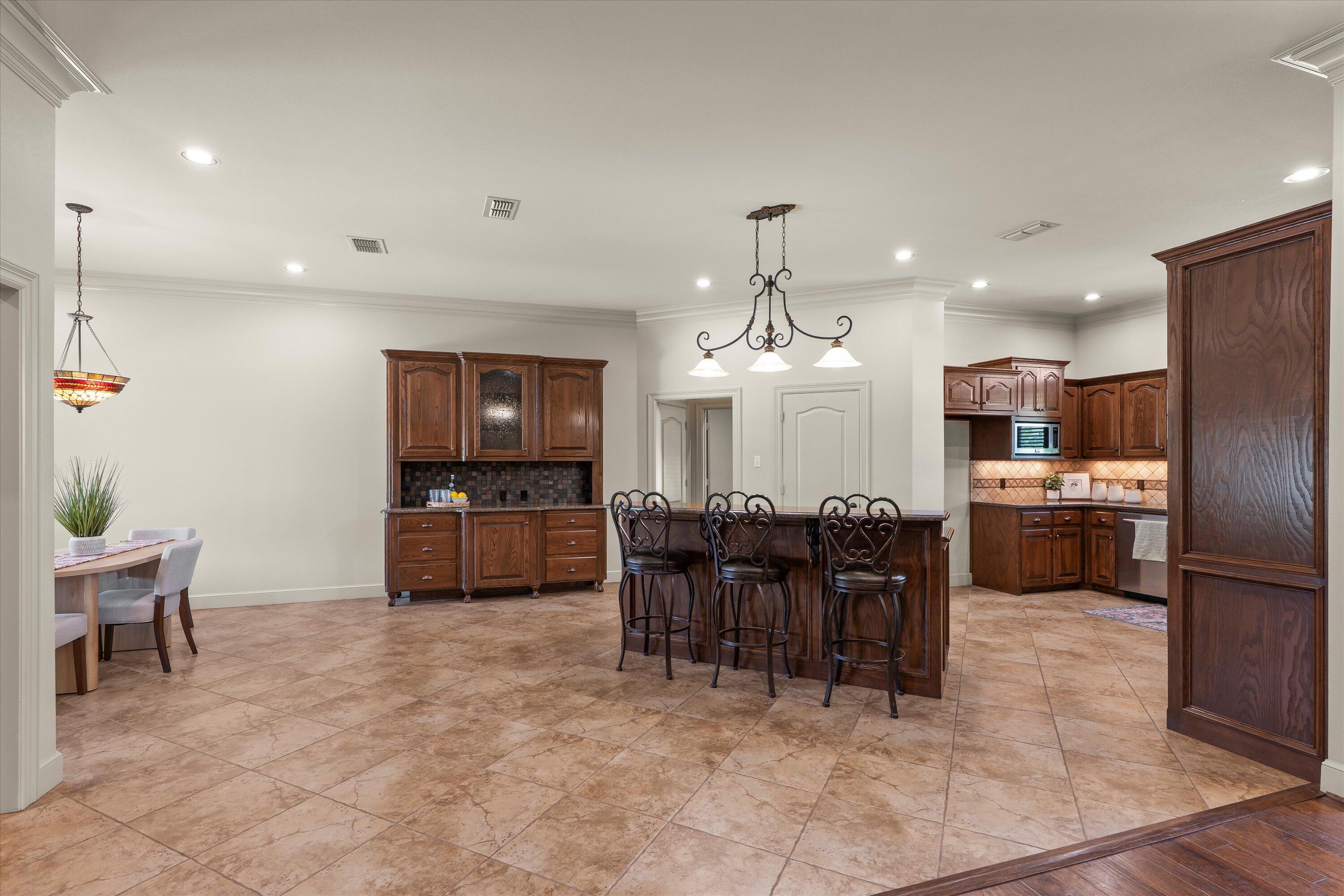 6207 110th Street Lubbock, TX 79424 - Photo 9 of 48 06-6207 110th St