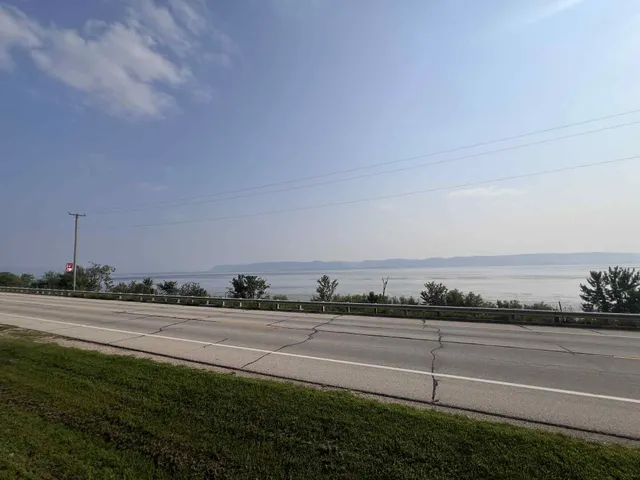 $200,000 | 14734 Highway 35, Ferryville, WI 54628