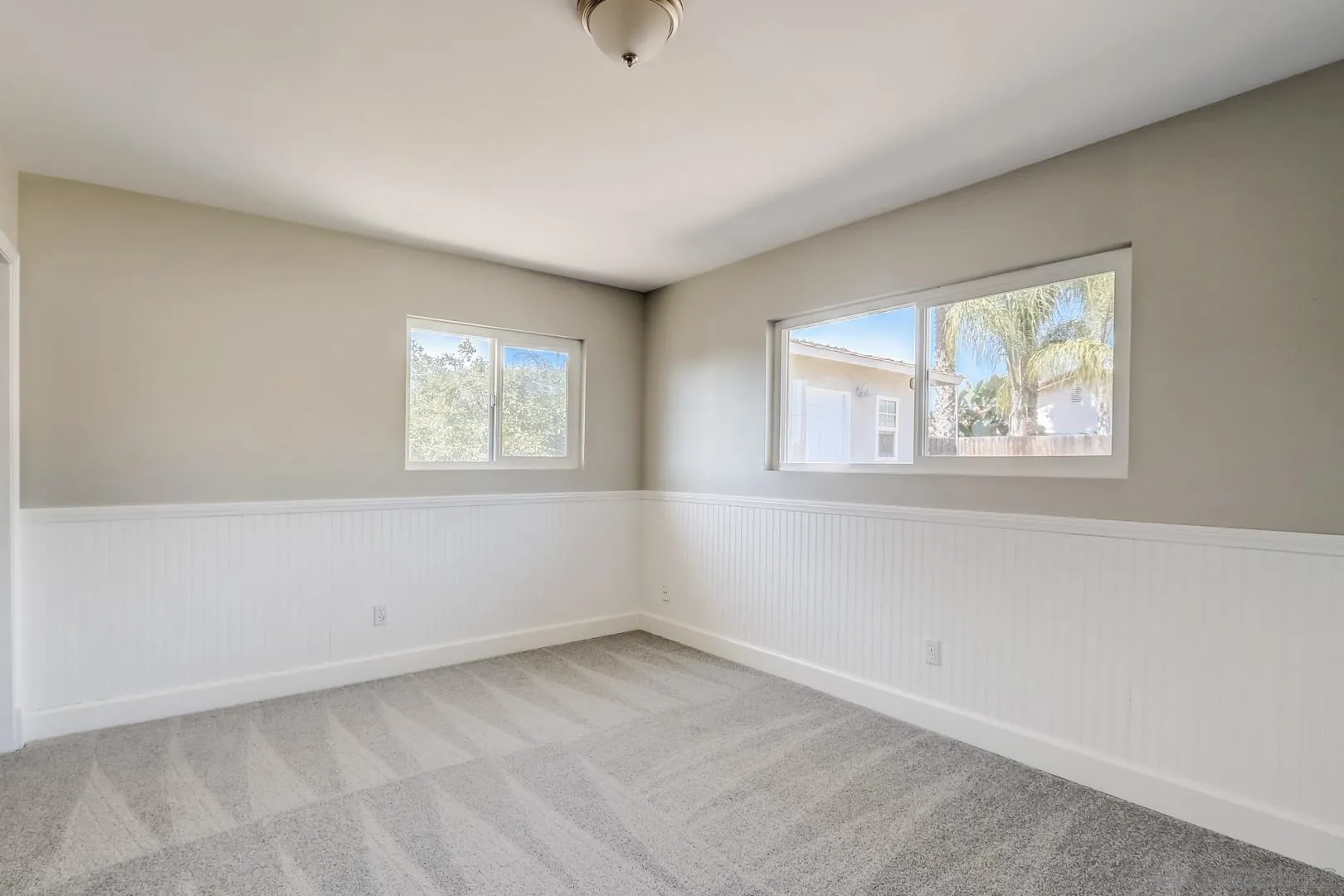 220 Shetland Way Fallbrook, CA 92028 - Photo 18 of 24 an empty room with windows