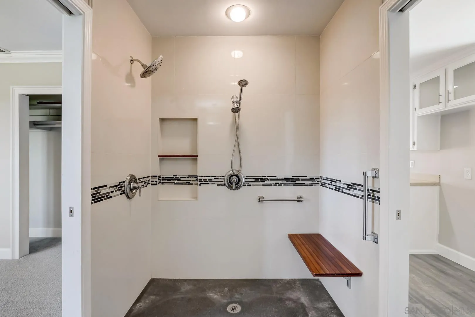 220 Shetland Way Fallbrook, CA 92028 - Photo 22 of 24 a view of a walk in closet