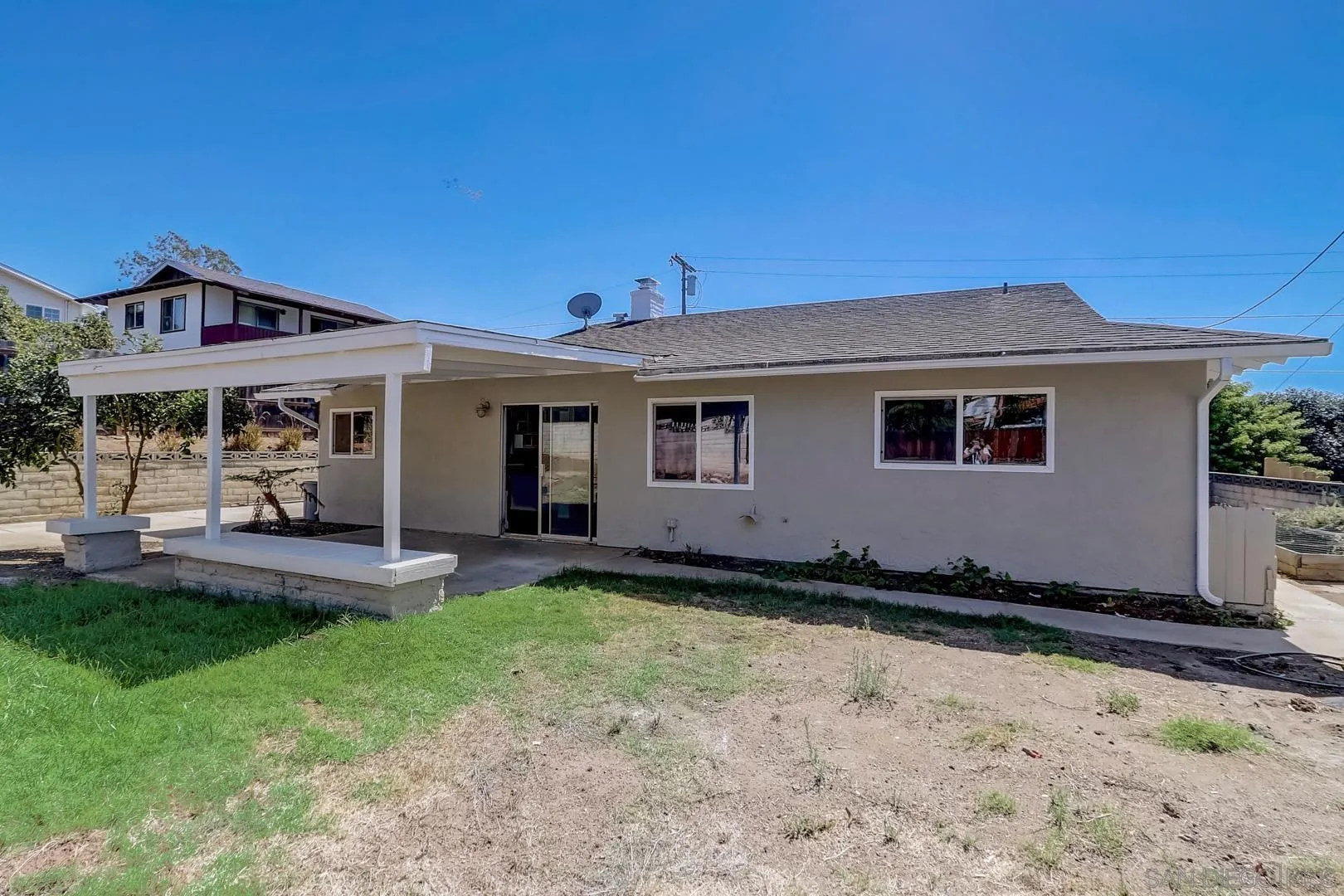 220 Shetland Way Fallbrook, CA 92028 - Photo 9 of 24 a front view of a house with a yard