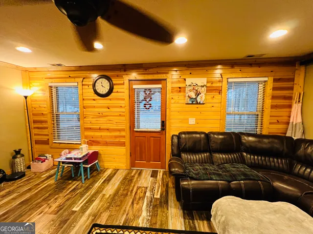 $179,000 | 722 Floyd Springs Road Northeast, Armuchee, GA 30105