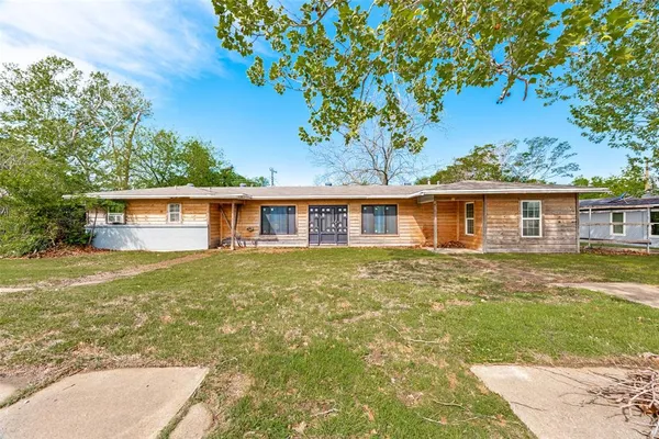 $245,000 | 17 MacArthur Drive, Denison, TX 75020