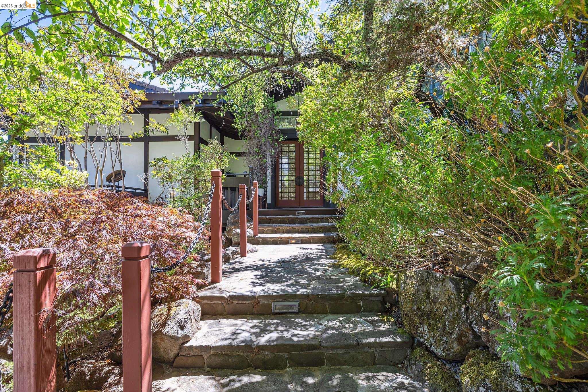 271 Monte Vista Ridge Road Orinda, CA 94563 - Photo 35 of 59 a view of a back yard of the house