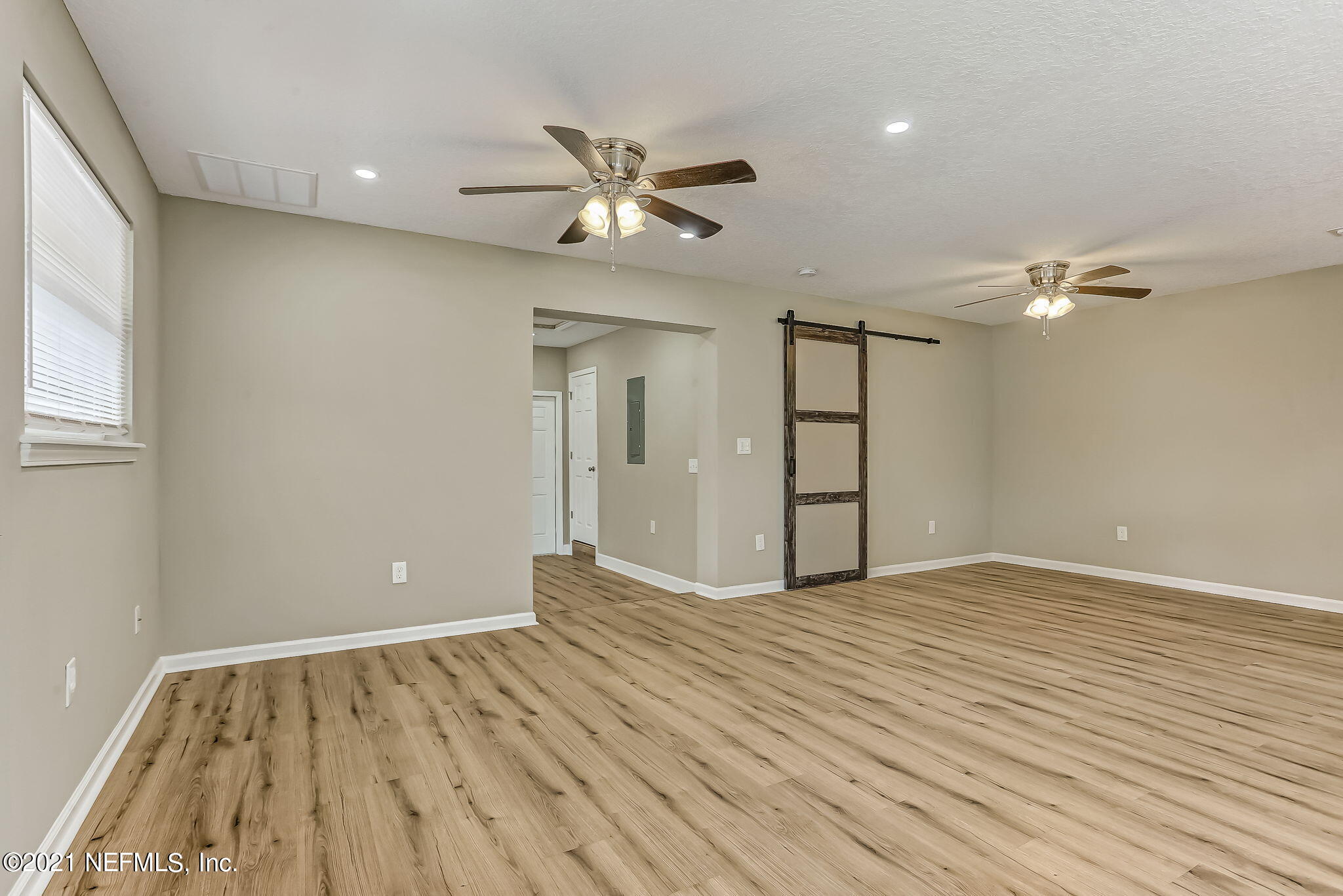 8539 Bermuda Road Jacksonville, FL 32208 - Photo 9 of 48 Living Room