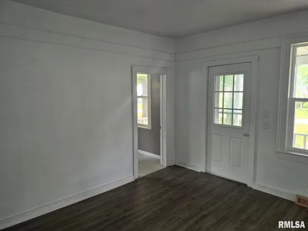 $68,500 | 221 McKinley Street, Hooppole, IL 61258