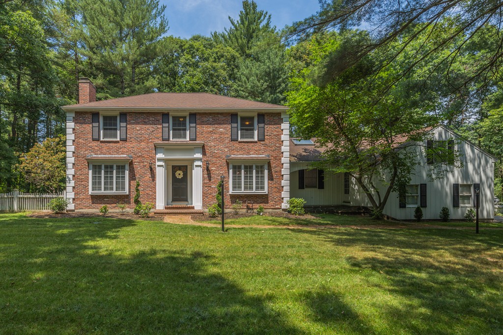 34 Alexandra Road Lynnfield, MA 01940 - Photo 1 of 30 Gallery Image 1