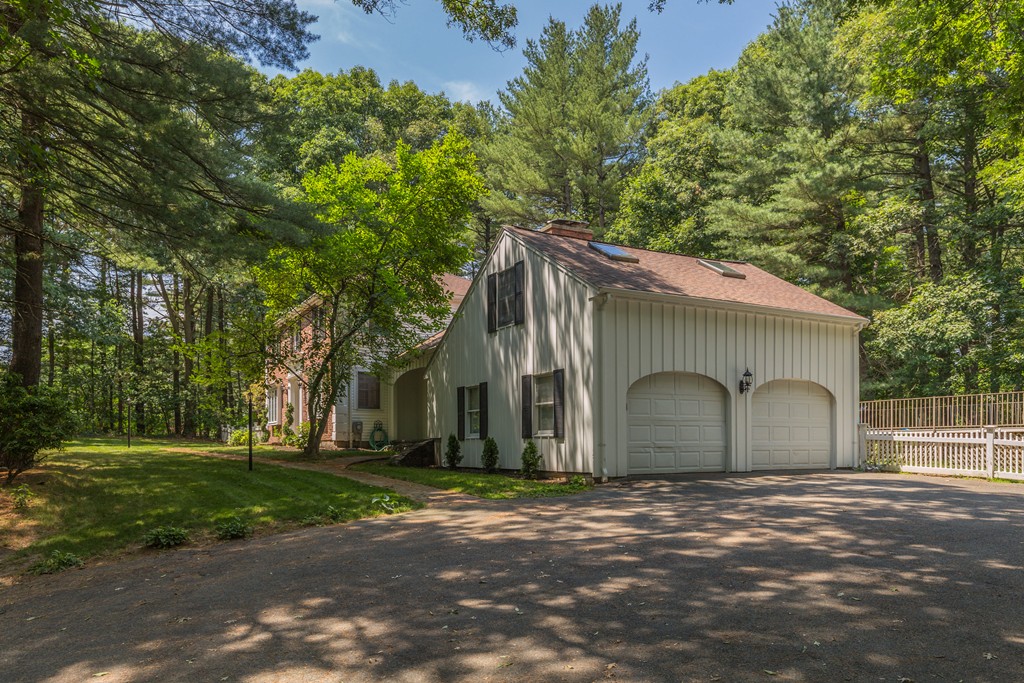 34 Alexandra Road Lynnfield, MA 01940 - Photo 3 of 30 Gallery Image 3