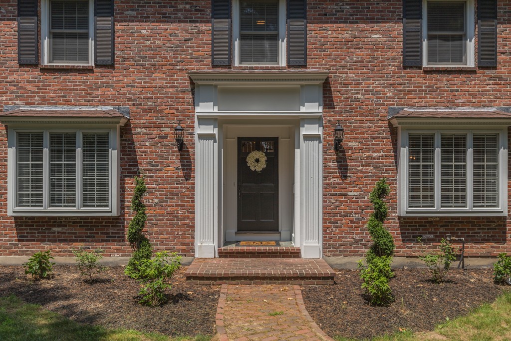 34 Alexandra Road Lynnfield, MA 01940 - Photo 4 of 30 Gallery Image 4
