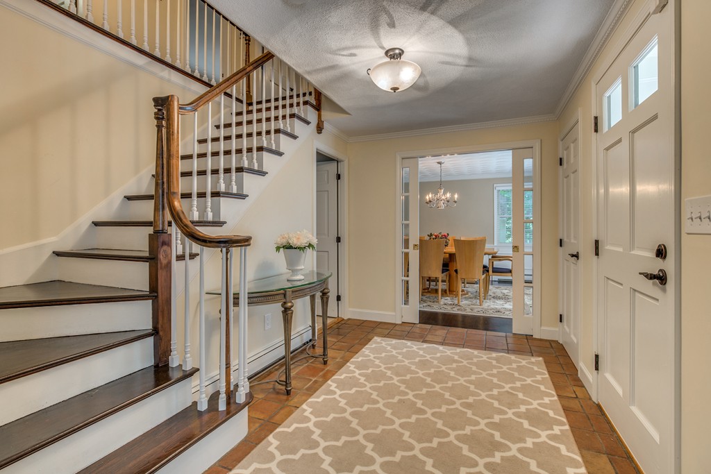 34 Alexandra Road Lynnfield, MA 01940 - Photo 6 of 30 Gallery Image 6