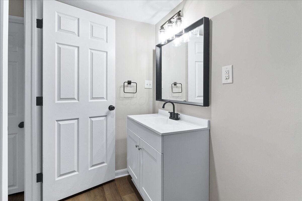 2992 Howey Road Columbus, OH 43224 - Photo 22 of 25 22-Lower Bath