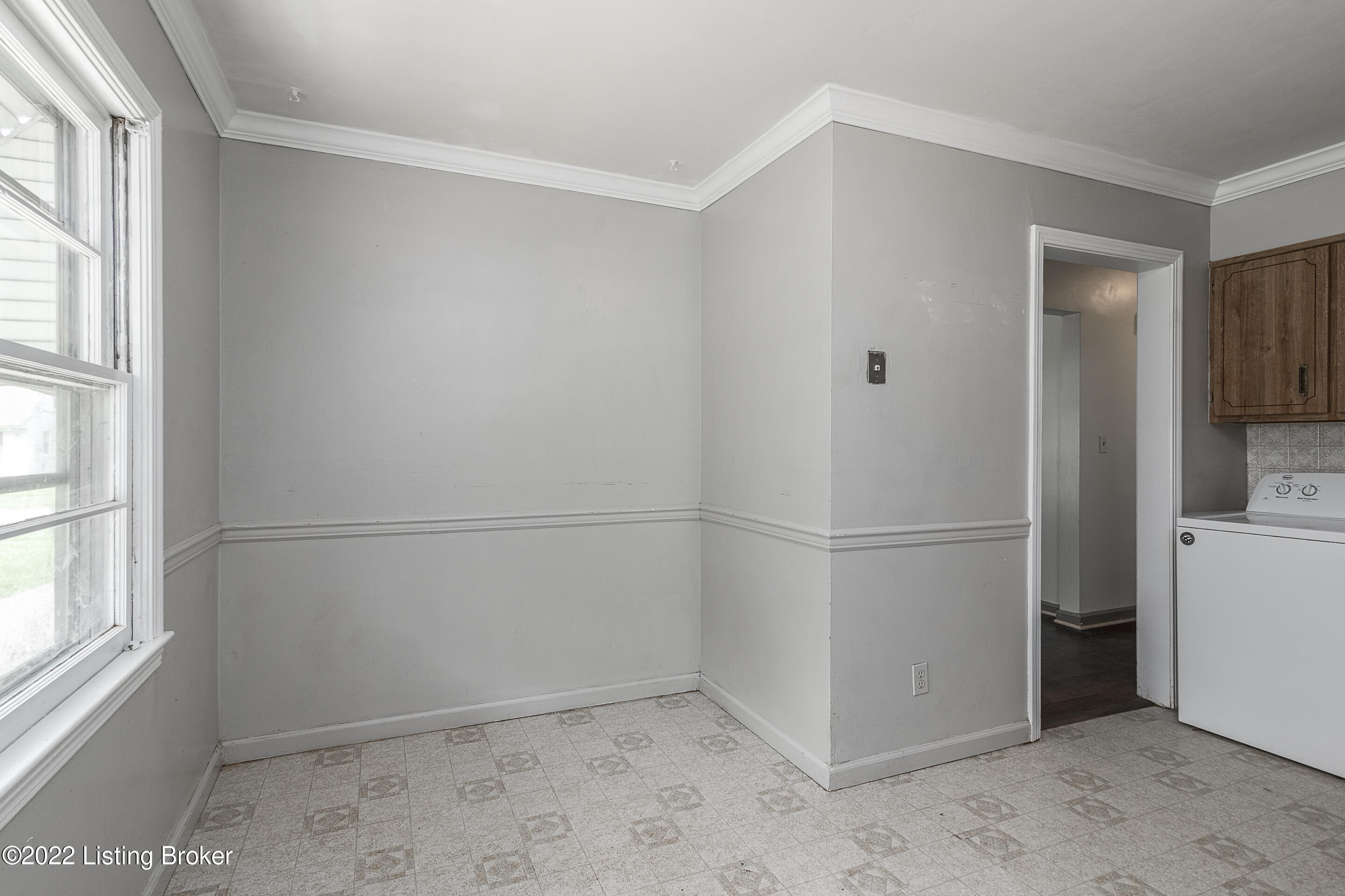 5313 Red Leaf Road Louisville, KY 40218 - Photo 9 of 20 DHI-9