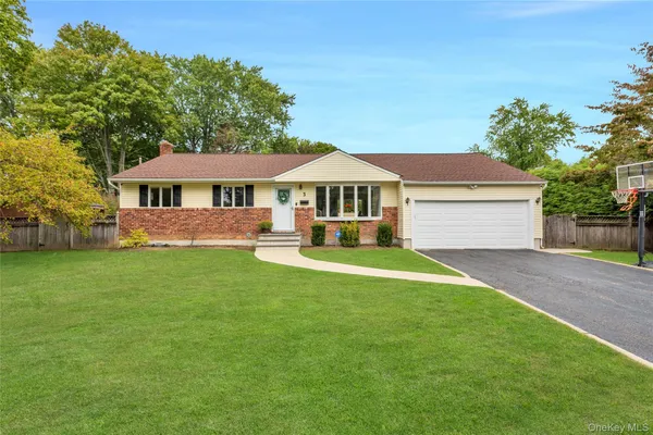 $850,000 | 3 Cherrywood Drive, East Northport, NY 11731