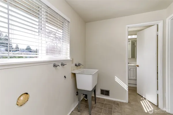 $579,950 | 8520 Woodland Avenue East, Puyallup, WA 98371