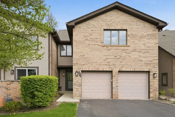 $375,000 | 1661 Carmel Court, Hoffman Estates, IL 60169
