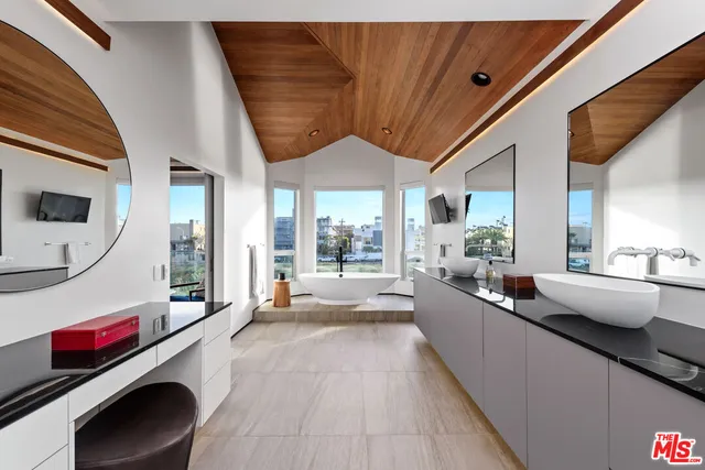 $4,900,000 | 4411 Roma Court, Marina del Rey, CA 90292