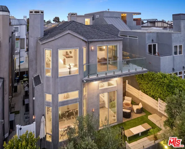 $4,900,000 | 4411 Roma Court, Marina del Rey, CA 90292