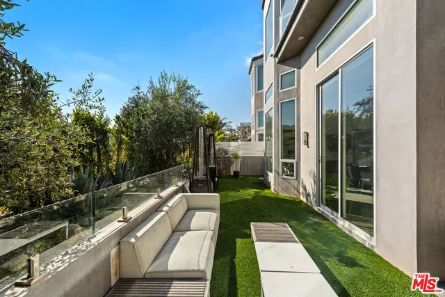 $4,900,000 | 4411 Roma Court, Marina del Rey, CA 90292