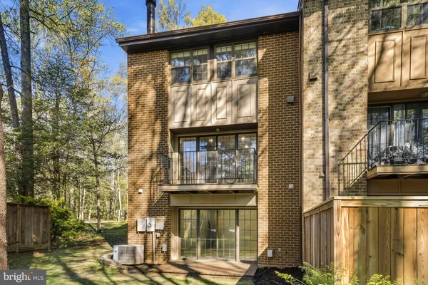 $635,000 | 2009 Headlands Circle, Reston, VA 20191