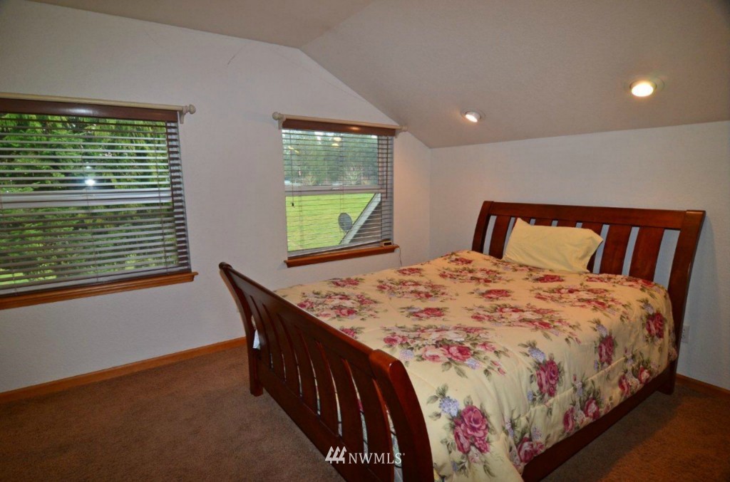 21147 Michigan Hill Road Southwest Rochester, WA 98579 - Photo 11 of 15