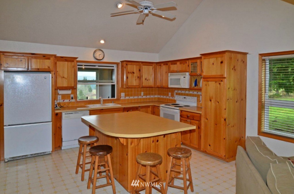 21147 Michigan Hill Road Southwest Rochester, WA 98579 - Photo 5 of 15