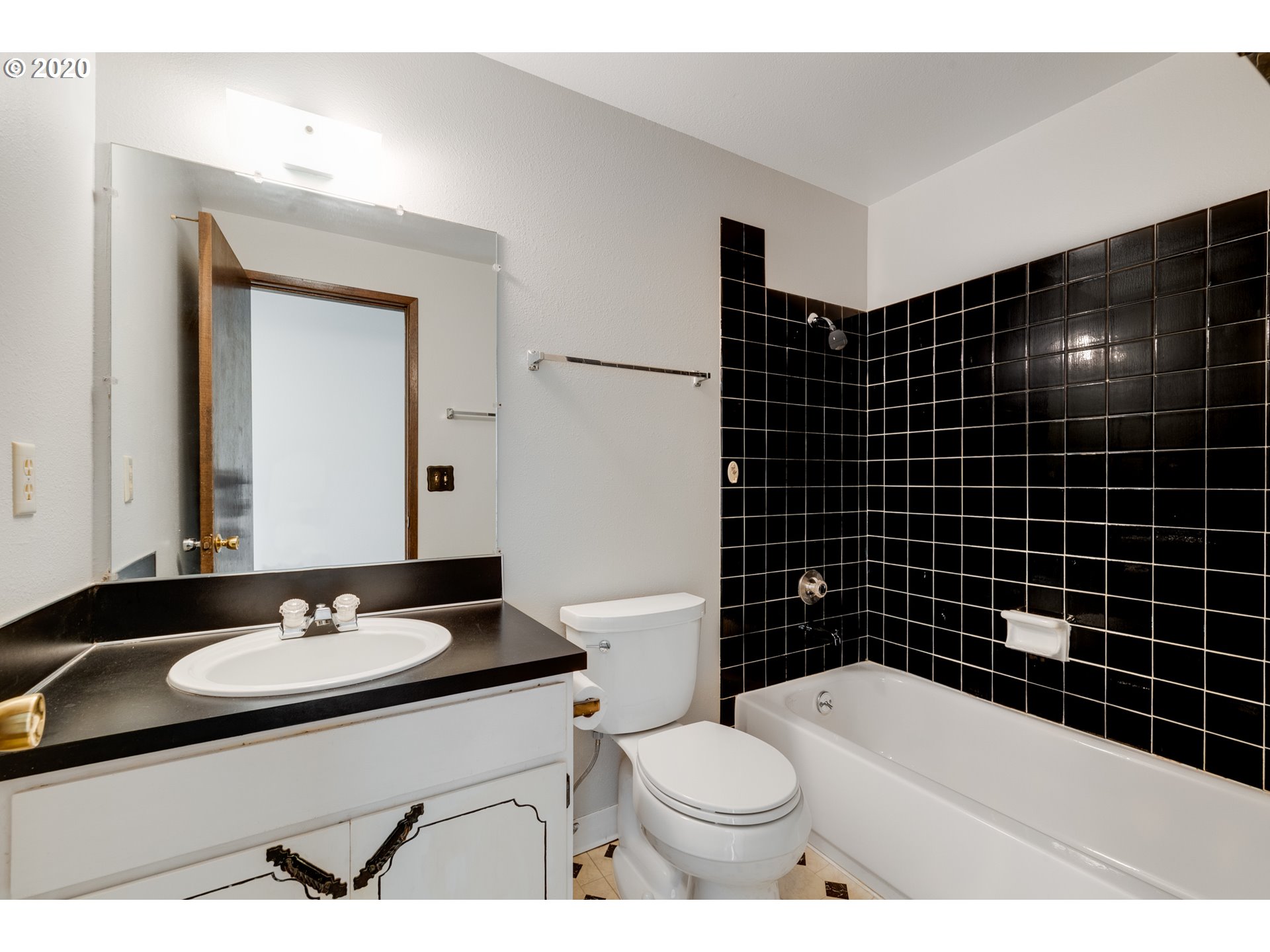 555 Southwest 6th Street Gresham, OR 97080 - Photo 11 of 31 Gallery Image 11