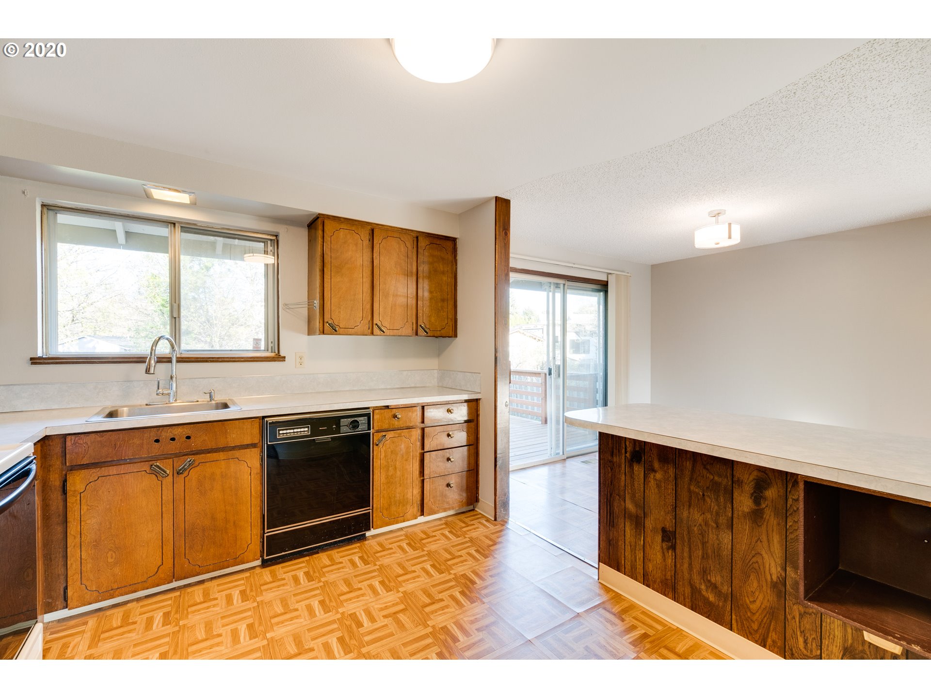555 Southwest 6th Street Gresham, OR 97080 - Photo 9 of 31 Gallery Image 9