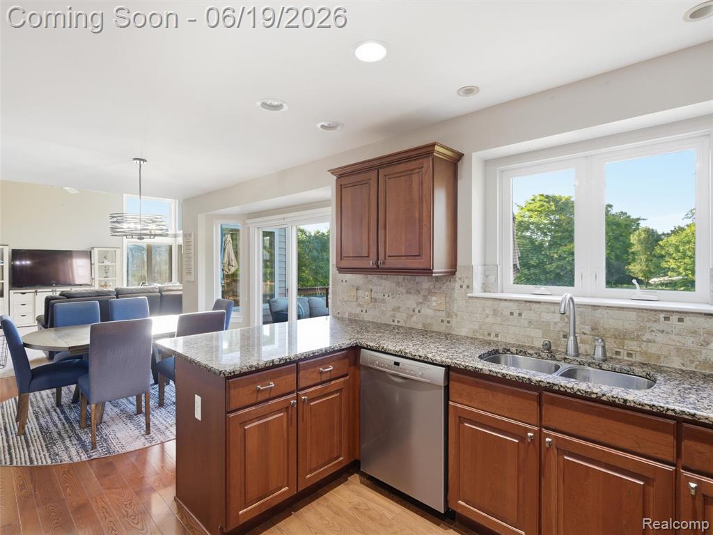 1232 Thorn Ridge Drive Howell, MI 48843 - Photo 8 of 47