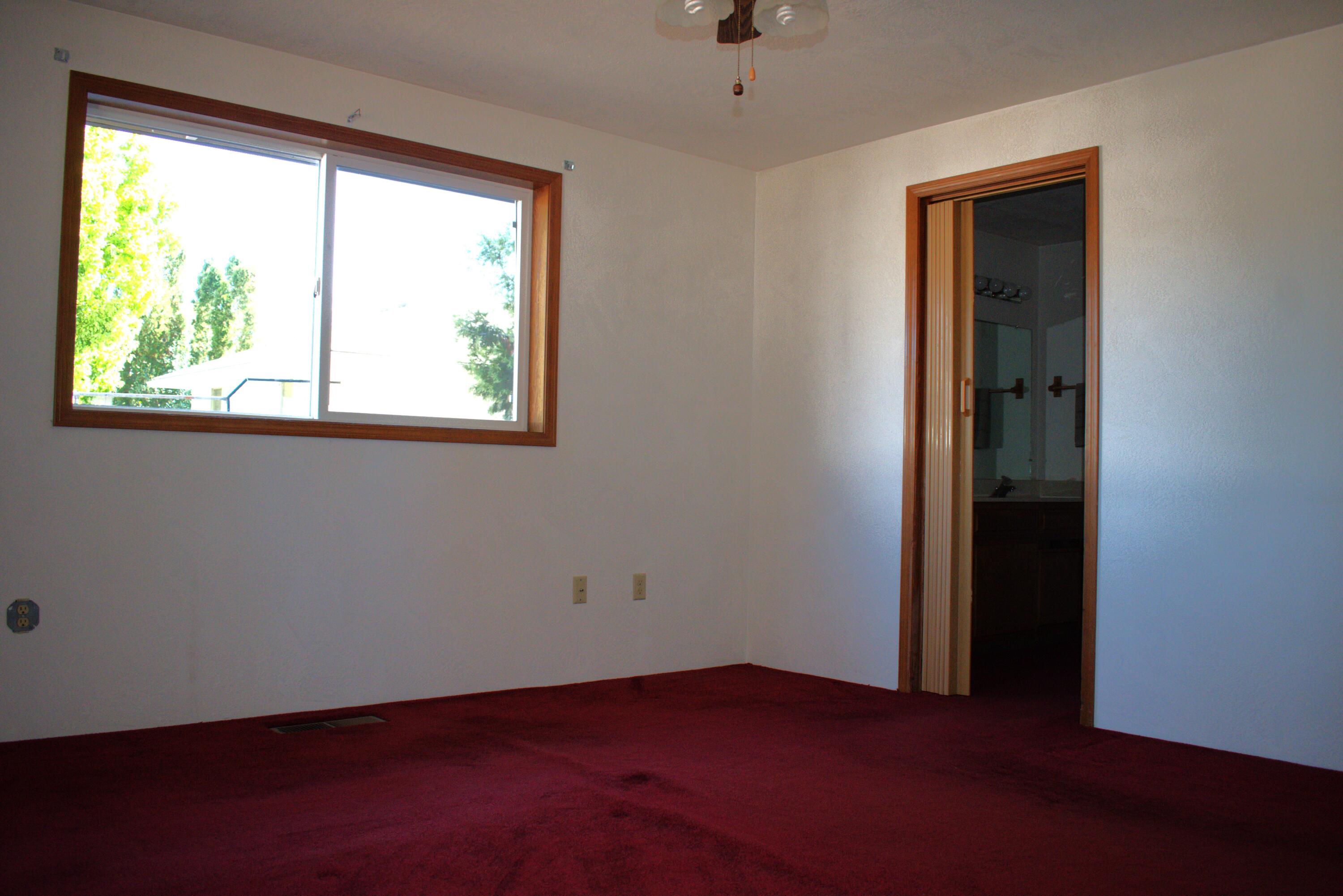 3234 Springbrook Road Medford, OR 97504 - Photo 10 of 31 PRIMARY BEDROOM