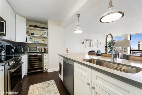 $485,000 | 260 East Chestnut Street, Unit 3204, Chicago, IL 60611