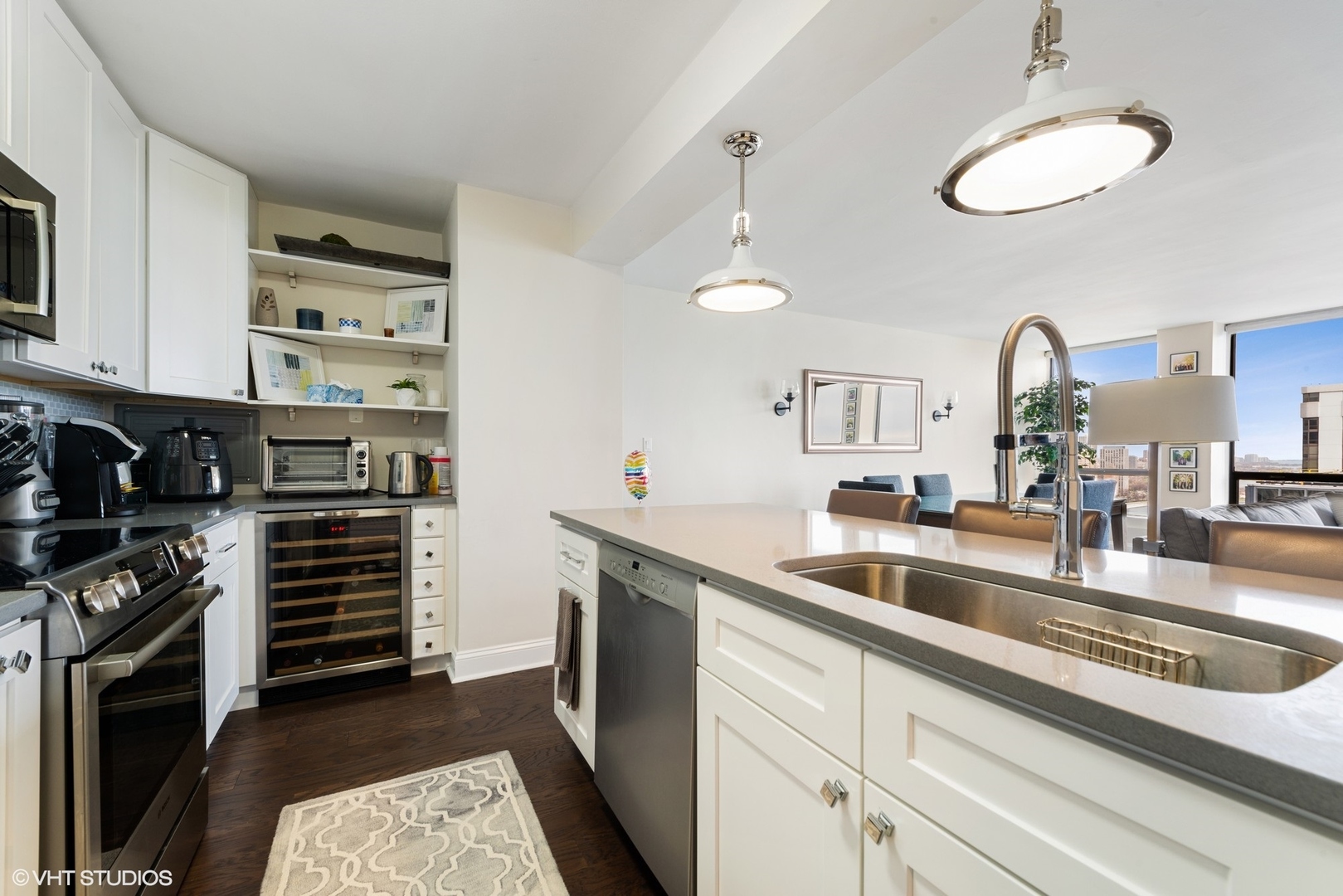 260 East Chestnut Street, Unit 3204 Chicago, IL 60611 - Photo 4 of 15