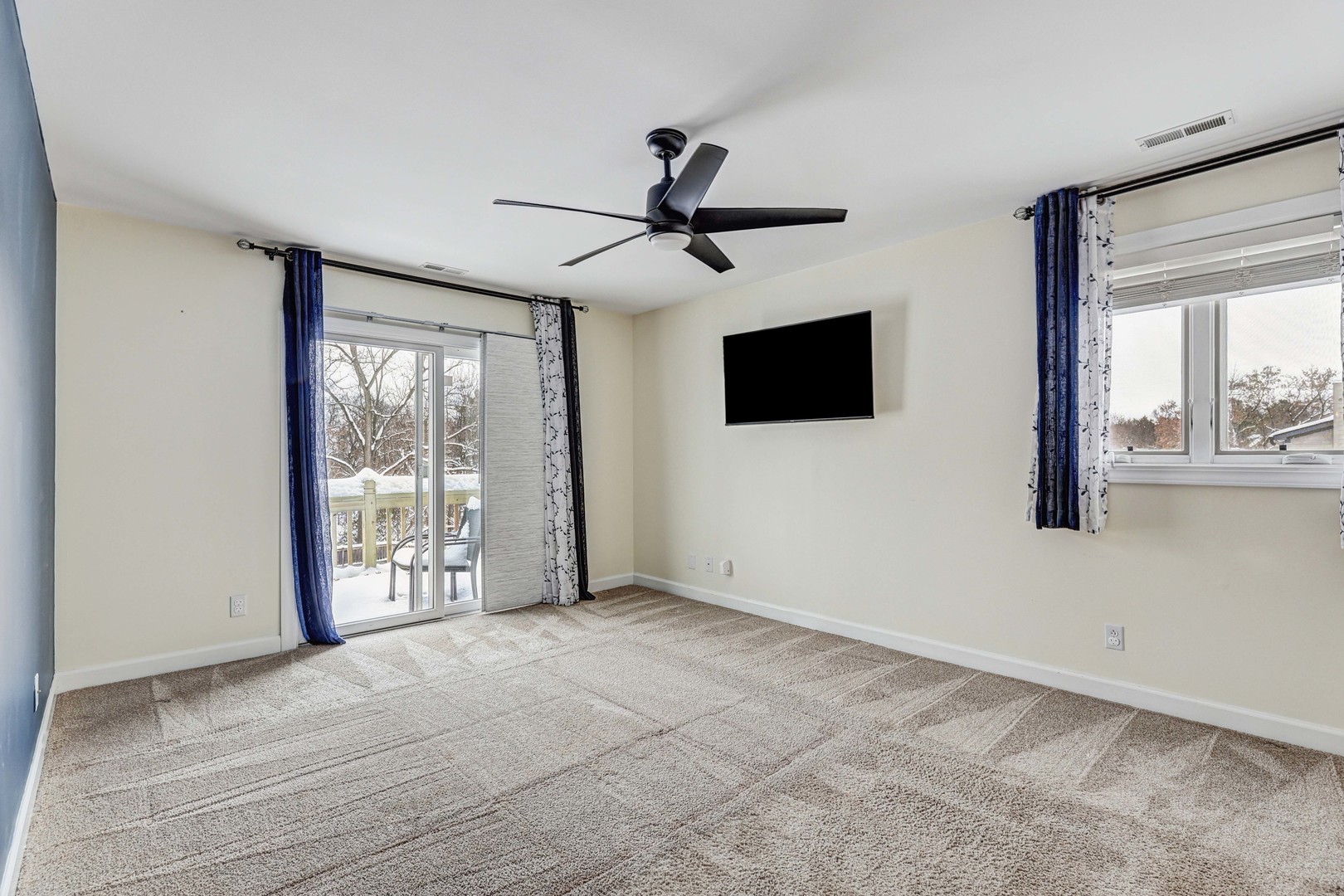 3901 Weathervane Lane Crystal Lake, IL 60012 - Photo 20 of 36 a view of an empty room with a window and a flat screen tv