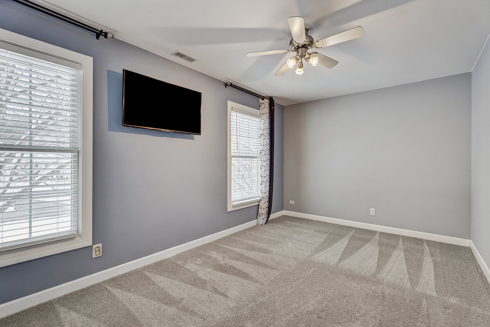 3901 Weathervane Lane Crystal Lake, IL 60012 - Photo 27 of 36 a view of an empty room with a window